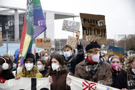 Fridays for Future Demo gegen den Krieg in der Ukraine in Berlin