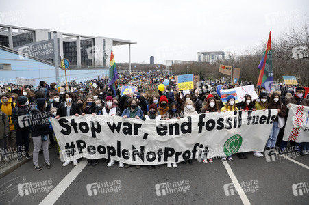 Fridays for Future Demo gegen den Krieg in der Ukraine in Berlin