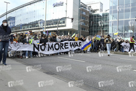 Fridays for Future Demo gegen den Krieg in der Ukraine in Hamburg