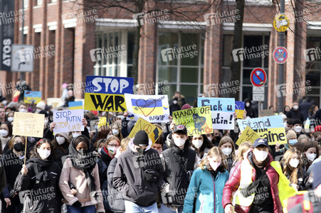 Fridays for Future Demo gegen den Krieg in der Ukraine in Hamburg