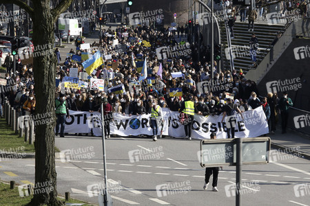 Fridays for Future Demo gegen den Krieg in der Ukraine in Hamburg