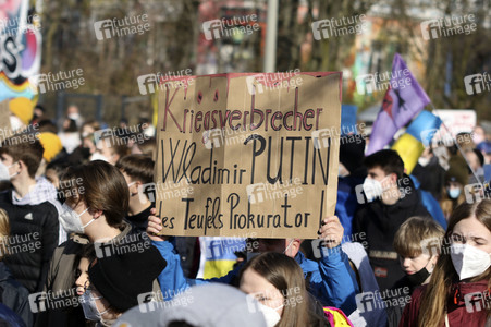 Fridays for Future Demo gegen den Krieg in der Ukraine in Hamburg