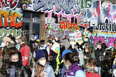 Fridays for Future Demo gegen den Krieg in der Ukraine in Hamburg