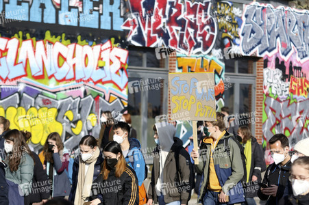 Fridays for Future Demo gegen den Krieg in der Ukraine in Hamburg