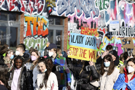 Fridays for Future Demo gegen den Krieg in der Ukraine in Hamburg