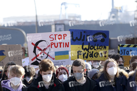 Fridays for Future Demo gegen den Krieg in der Ukraine in Hamburg