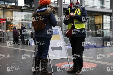 Ankunft ukrainischer Flüchtlinge auf dem Hauptbahnhof Berlin