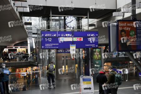 Ankunft ukrainischer Flüchtlinge auf dem Hauptbahnhof Berlin