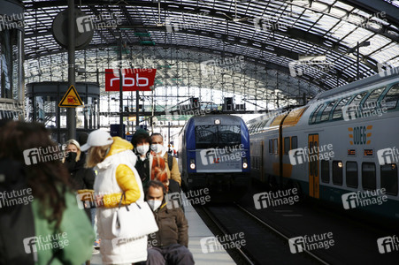 Ankunft ukrainischer Flüchtlinge auf dem Hauptbahnhof Berlin