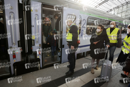 Ankunft ukrainischer Flüchtlinge auf dem Hauptbahnhof Berlin