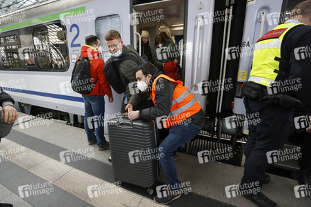 Ankunft ukrainischer Flüchtlinge auf dem Hauptbahnhof Berlin