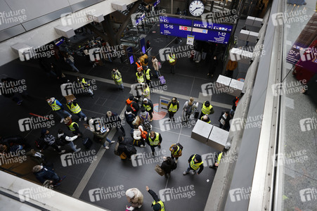Ankunft ukrainischer Flüchtlinge auf dem Hauptbahnhof Berlin