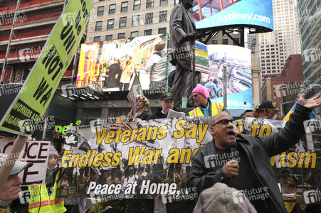 Demonstration gegen ein NATO-Engagement in Europa in New York