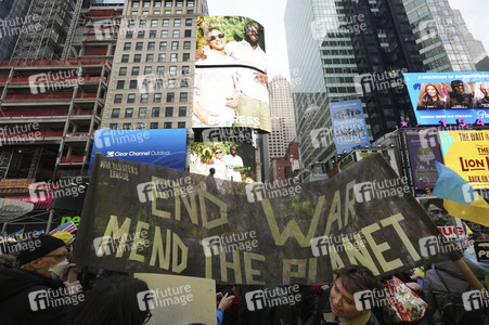 Demonstration gegen ein NATO-Engagement in Europa in New York