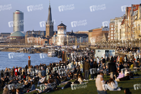 Die Rheinuferpromenade in Düsseldorf.
