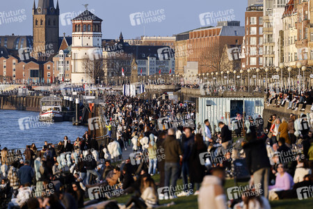 Die Rheinuferpromenade in Düsseldorf.