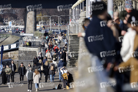 Die Rheinuferpromenade in Düsseldorf.