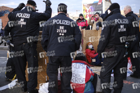 Straßenblockade von Klimaaktivisten in Berlin