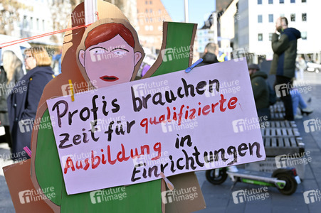 Kita Warnstreik am Weltfrauentag in Nürnberg