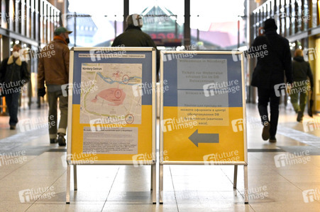 Information für Ukraine-Flüchtlinge am Hauptbahnhof in Nürnberg