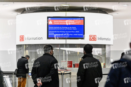Information für Ukraine-Flüchtlinge am Hauptbahnhof in Nürnberg