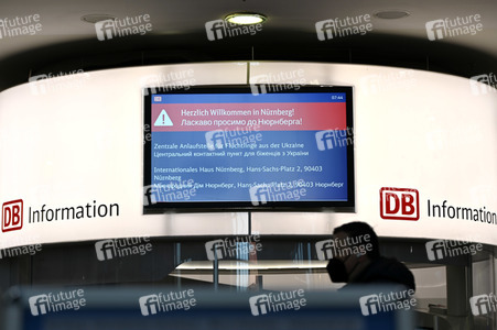 Information für Ukraine-Flüchtlinge am Hauptbahnhof in Nürnberg