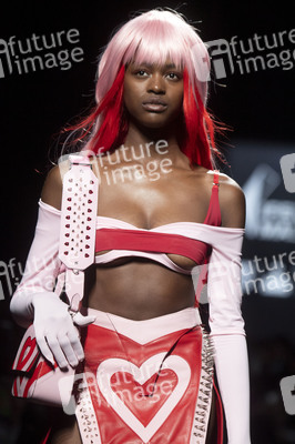Dominnico Fashion Show auf der 75. Mercedes-Benz Fashion Week Madrid