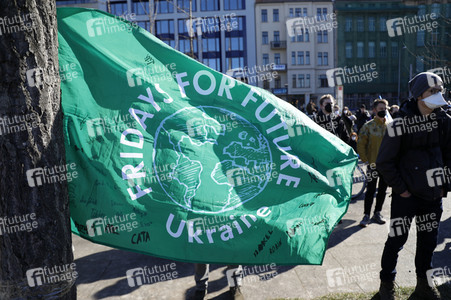 Demonstration gegen den Krieg in der Ukraine und für Klimagerechtigkeit in Berlin