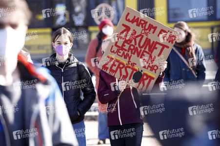 Demonstration gegen den Krieg in der Ukraine und für Klimagerechtigkeit in Berlin