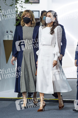 Königin Letizia besucht die 75. Mercedes-Benz Fashion Week Madrid