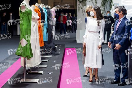 Königin Letizia besucht die 75. Mercedes-Benz Fashion Week Madrid
