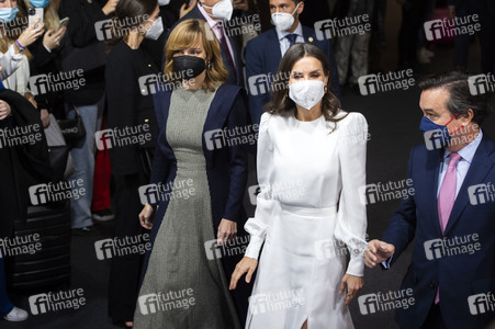 Königin Letizia besucht die 75. Mercedes-Benz Fashion Week Madrid