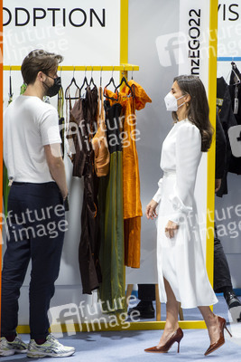Königin Letizia besucht die 75. Mercedes-Benz Fashion Week Madrid