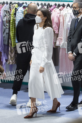 Königin Letizia besucht die 75. Mercedes-Benz Fashion Week Madrid
