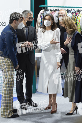 Königin Letizia besucht die 75. Mercedes-Benz Fashion Week Madrid