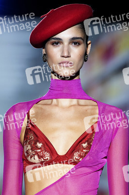 Andres Sarda Fashion Show auf der 75. Mercedes-Benz Fashion Week Madrid