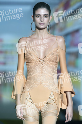 Andres Sarda Fashion Show auf der 75. Mercedes-Benz Fashion Week Madrid