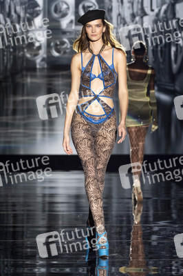 Andres Sarda Fashion Show auf der 75. Mercedes-Benz Fashion Week Madrid