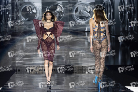 Andres Sarda Fashion Show auf der 75. Mercedes-Benz Fashion Week Madrid