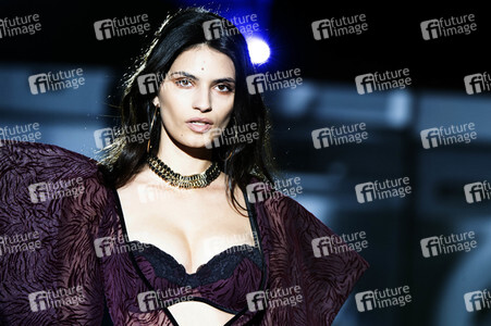 Andres Sarda Fashion Show auf der 75. Mercedes-Benz Fashion Week Madrid