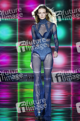 Andres Sarda Fashion Show auf der 75. Mercedes-Benz Fashion Week Madrid