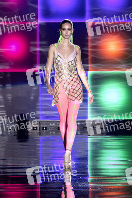 Andres Sarda Fashion Show auf der 75. Mercedes-Benz Fashion Week Madrid