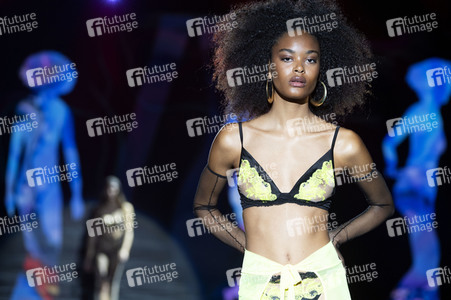 Andres Sarda Fashion Show auf der 75. Mercedes-Benz Fashion Week Madrid