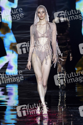Andres Sarda Fashion Show auf der 75. Mercedes-Benz Fashion Week Madrid