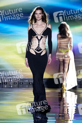 Andres Sarda Fashion Show auf der 75. Mercedes-Benz Fashion Week Madrid