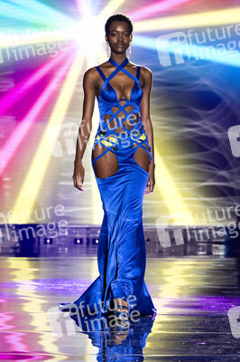 Andres Sarda Fashion Show auf der 75. Mercedes-Benz Fashion Week Madrid