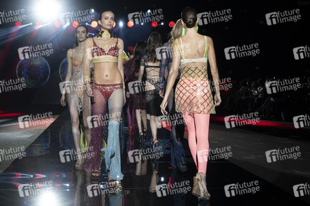 Andres Sarda Fashion Show auf der 75. Mercedes-Benz Fashion Week Madrid