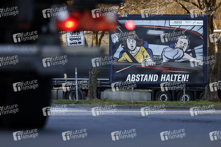Symbolfoto Autobahnplakate