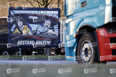 Symbolfoto Autobahnplakate