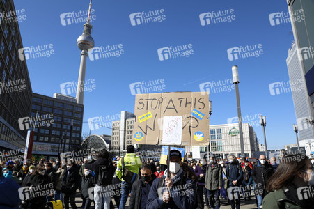 Großdemonstration gegen den Krieg in der Ukraine in Berlin
